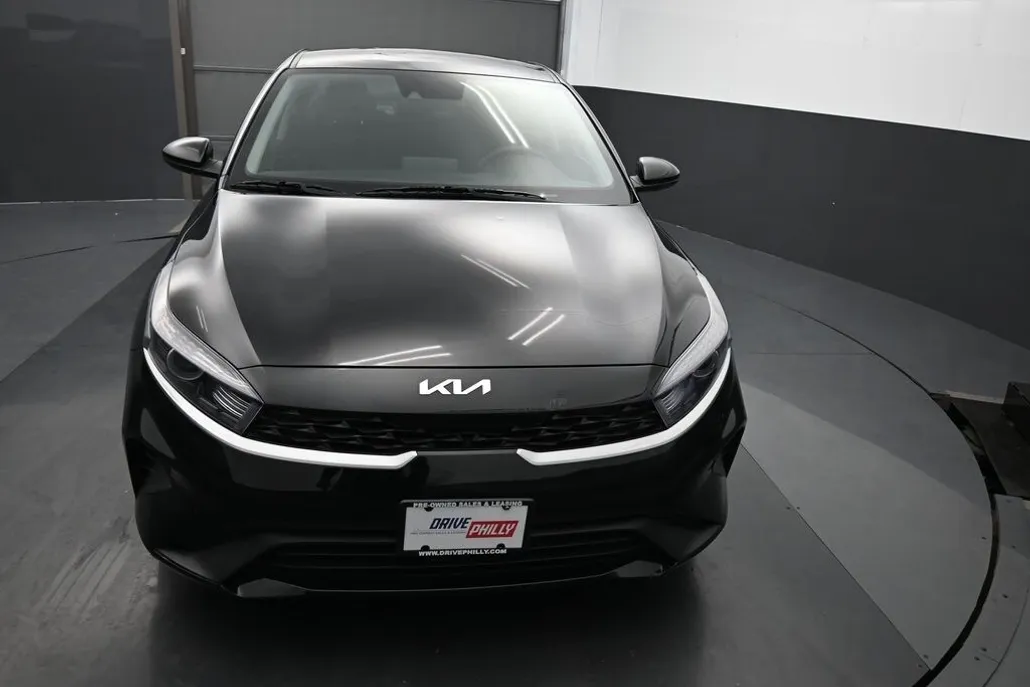 2022 Kia Forte FE LXS photo 1