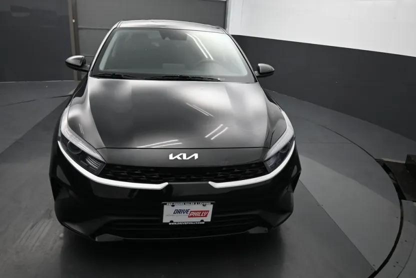 2022 Kia Forte FE LXS photo 1