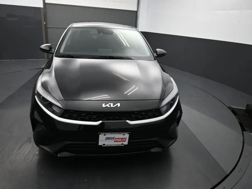 2022 Kia Forte FE LXS photo 1
