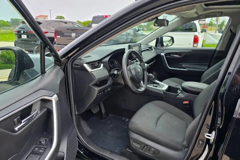2022 Toyota RAV4 Hybrid XLE photo 1