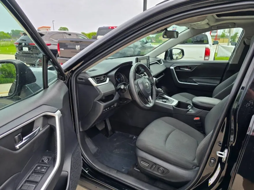 2022 Toyota RAV4 Hybrid XLE photo 1