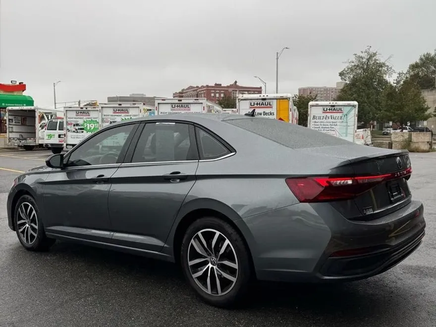 2025 Volkswagen Jetta SE photo 1