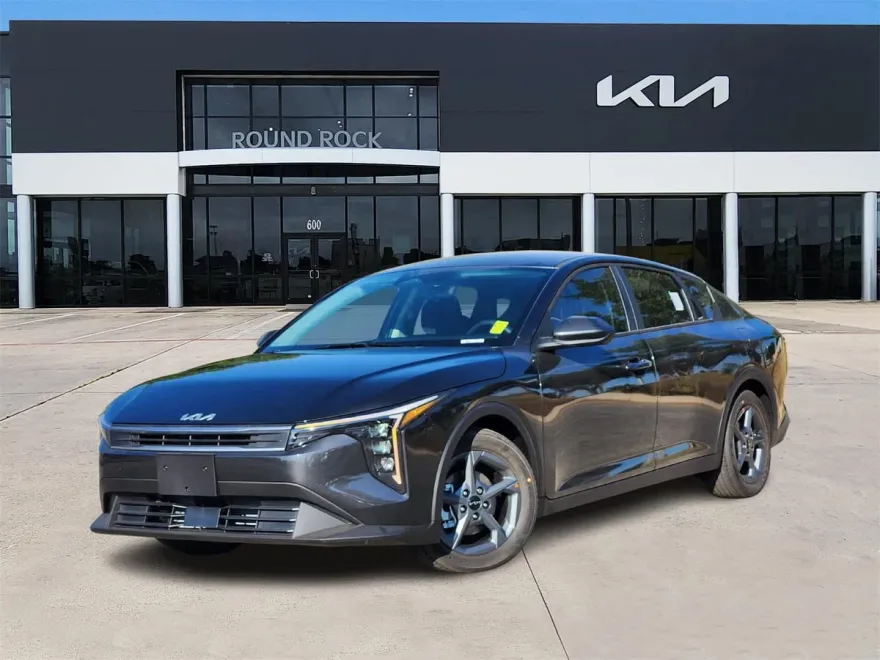 2025 Kia K4 LXS photo 1