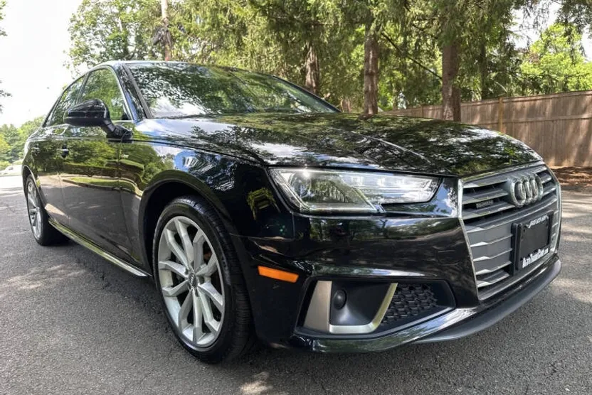2019 Audi A4 Premium 45 TFSI photo 1