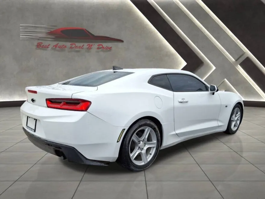 2017 Chevrolet Camaro Coupe 1LT photo 1