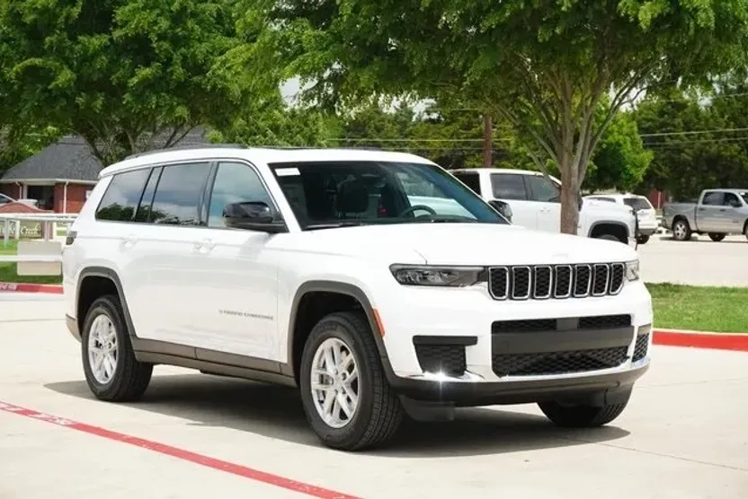 2025 Jeep Grand Cherokee Laredo X photo 1
