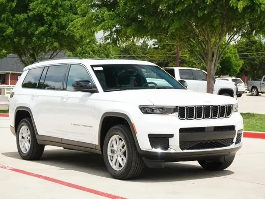 2025 Jeep Grand Cherokee Laredo X photo 1