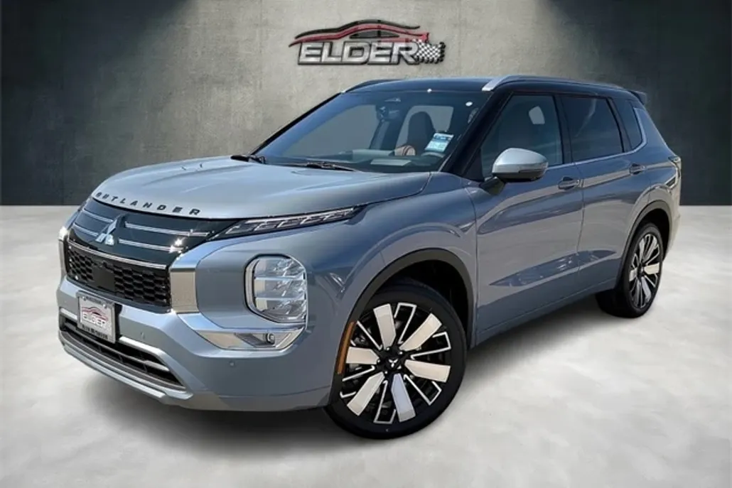 2025 Mitsubishi Outlander SEL photo 1