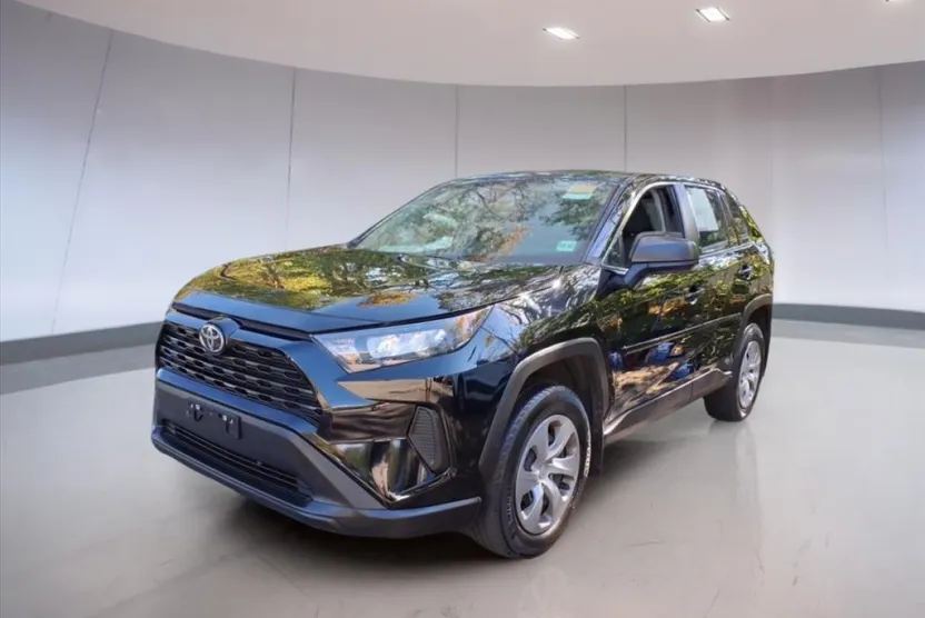 2022 Toyota RAV4 LE photo 1