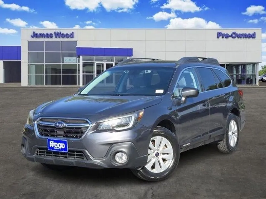 2019 Subaru Outback Premium photo 1