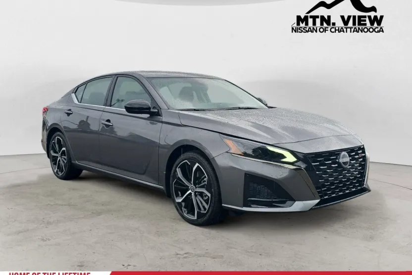 2025 Nissan Altima SR photo 1