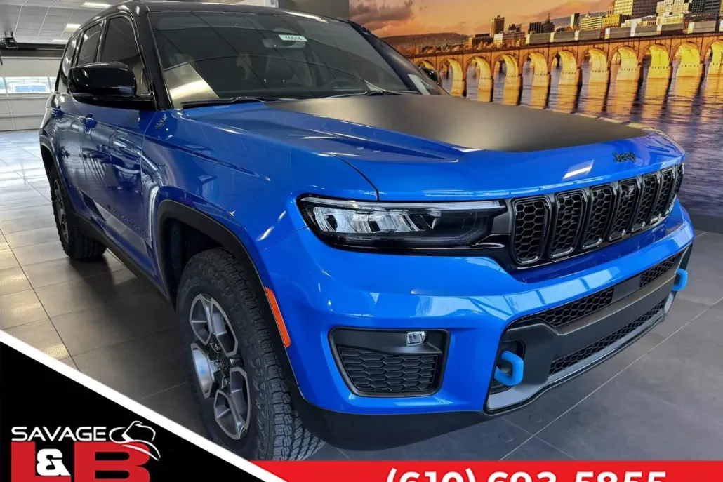 2023 Jeep Cherokee Trailhawk 4xe photo 1