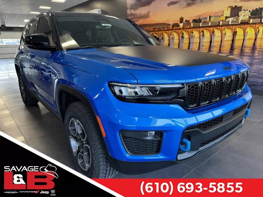 2023 Jeep Cherokee Trailhawk 4xe photo 1