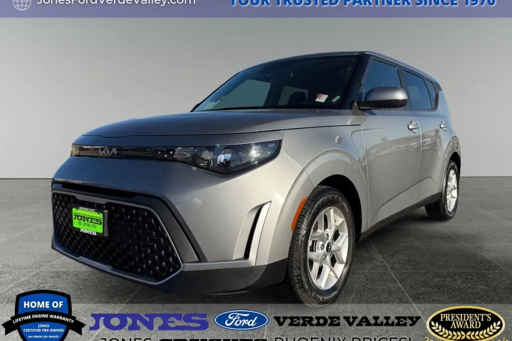 2023 Kia Soul LX photo 1