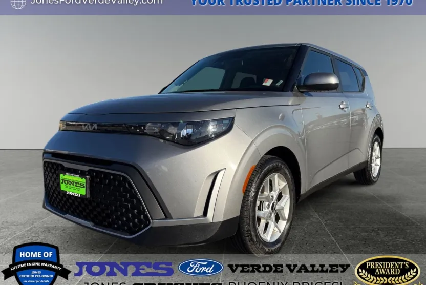 2023 Kia Soul LX photo 1