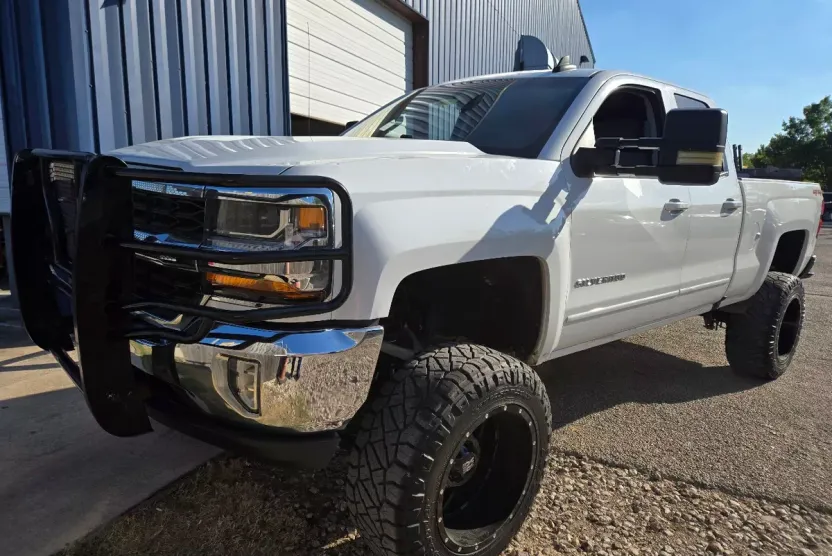 2018 Chevrolet Silverado 1500 LT photo 1