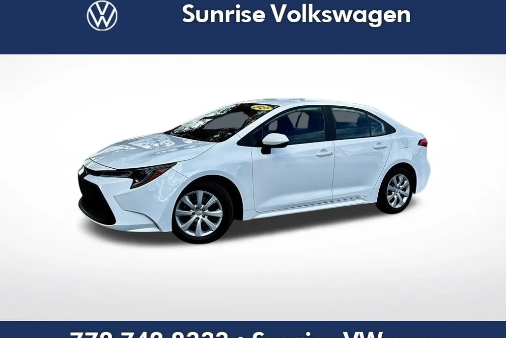 2022 Toyota Corolla LE photo 1