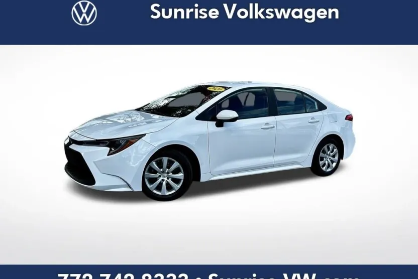2022 Toyota Corolla LE photo 1