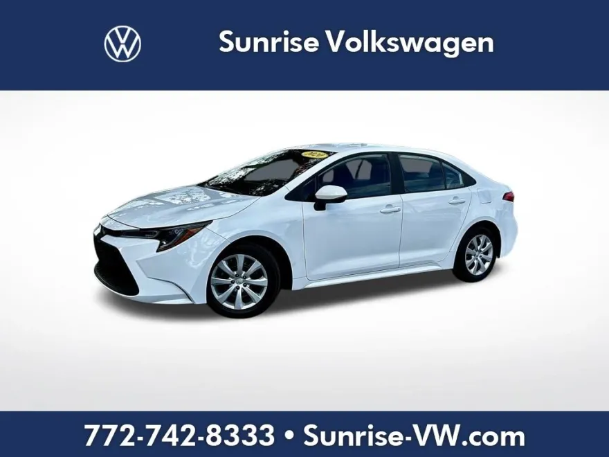2022 Toyota Corolla LE photo 1