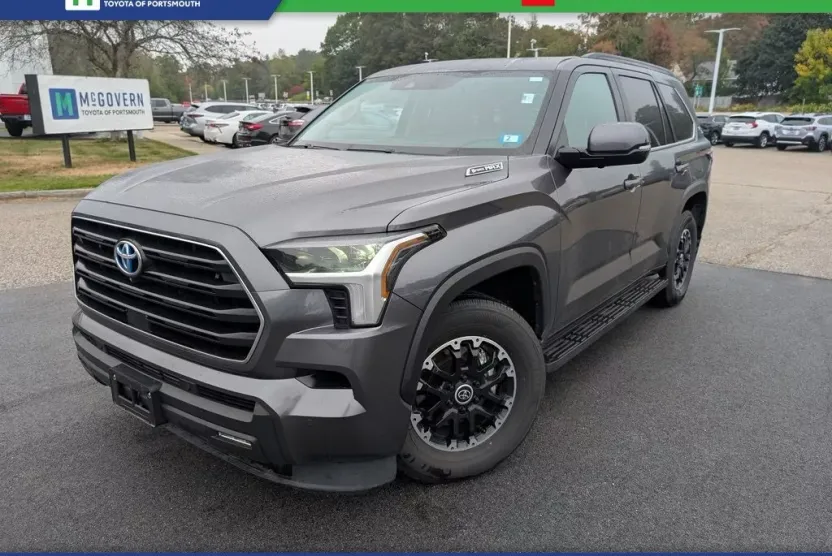 2024 Toyota Sequoia SR5 photo 1