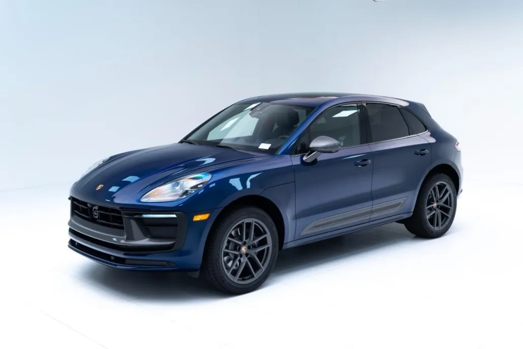 2025 Porsche Macan T photo 1
