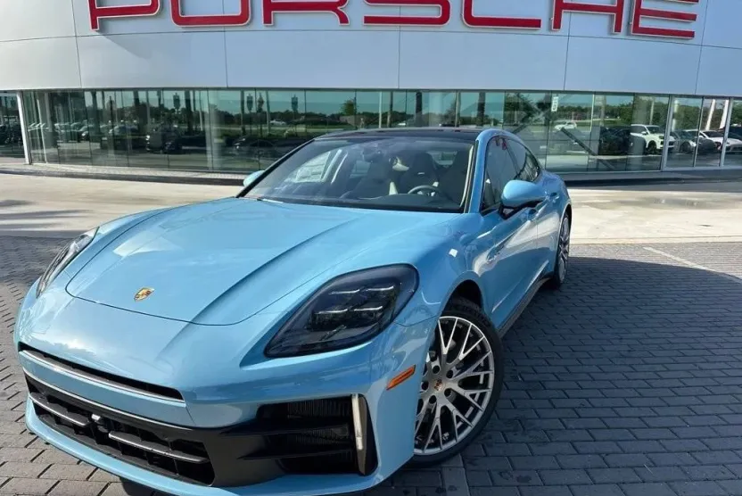 2026 Porsche Panamera 4 E-Hybrid photo 1
