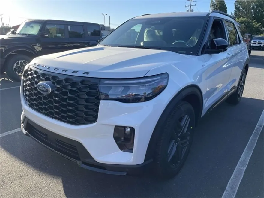 2025 Ford Explorer ST-Line photo 1