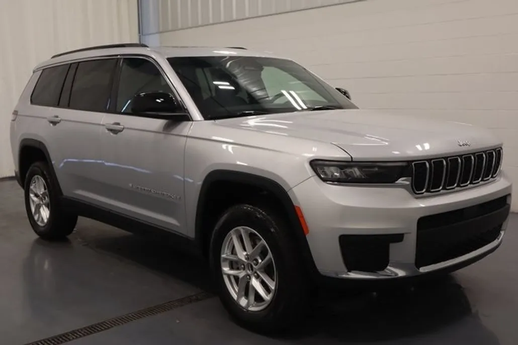 2025 Jeep Grand Cherokee Laredo photo 1