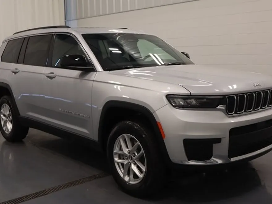 2025 Jeep Grand Cherokee Laredo photo 1