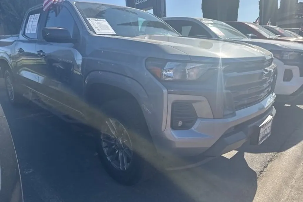 2023 Chevrolet Colorado LT photo 1