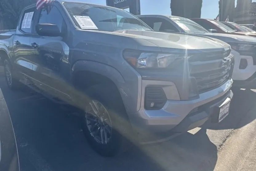 2023 Chevrolet Colorado LT photo 1