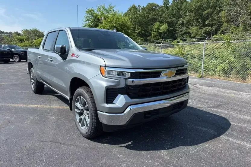 2025 Chevrolet Silverado 1500 LT photo 1