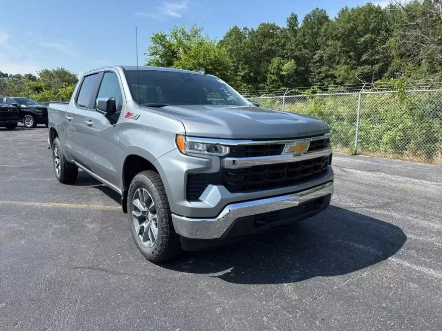 2025 Chevrolet Silverado 1500 LT photo 1