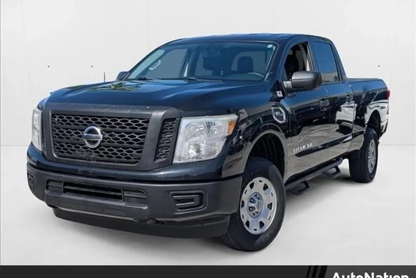 2017 Nissan Titan Crew Cab S photo 1