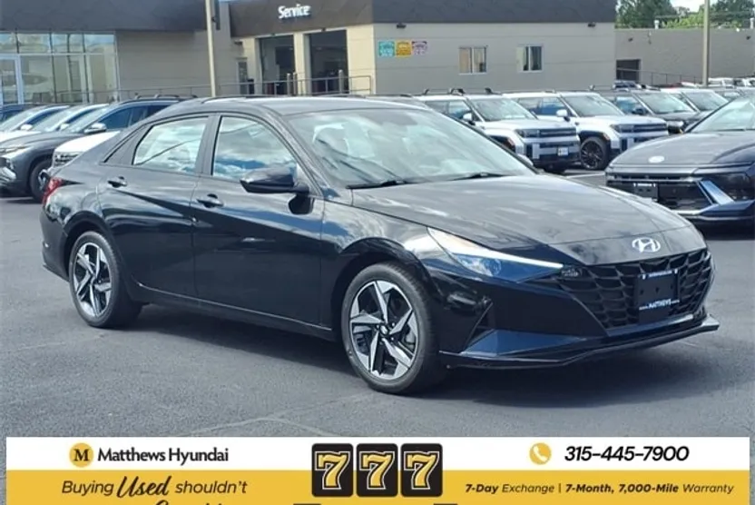 2023 Hyundai Elantra SEL photo 1