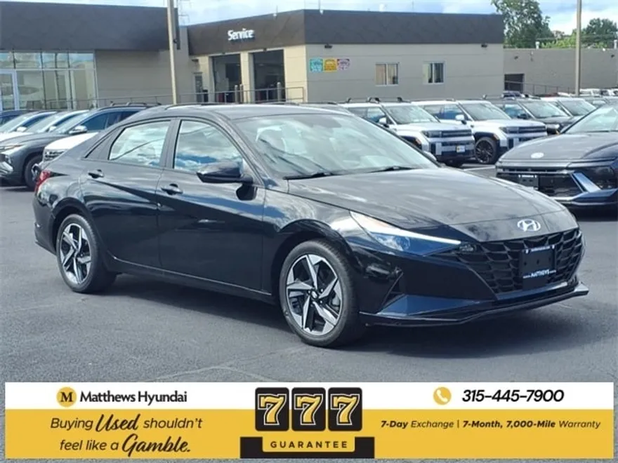 2023 Hyundai Elantra SEL photo 1
