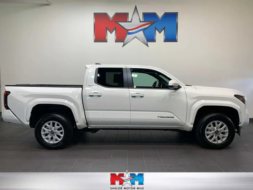 2024 Toyota Tacoma SR5 photo 1