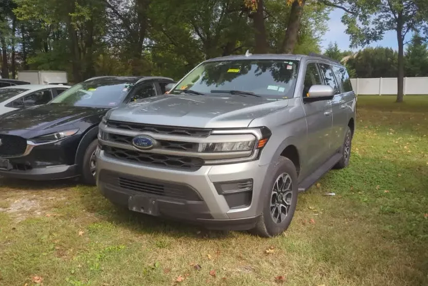 2024 Ford Expedition MAX XLT photo 1