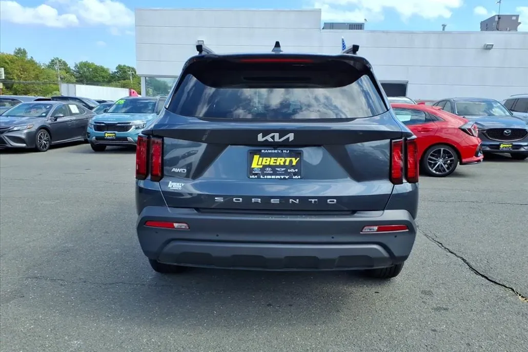 2022 Kia Sorento X-Line S photo 1