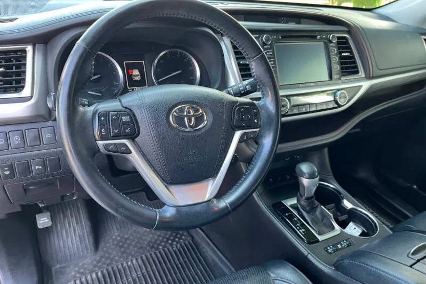 2017 Toyota Highlander Limited photo 1
