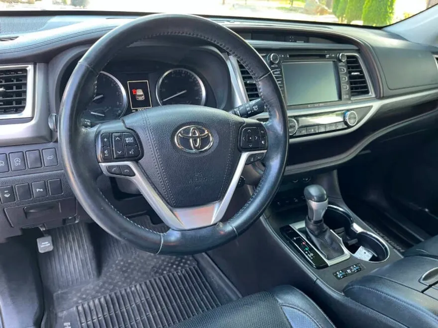 2017 Toyota Highlander Limited photo 1