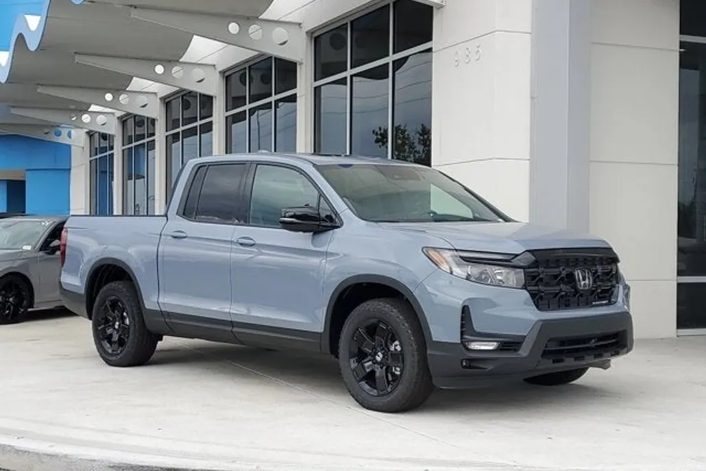 2025 Honda Ridgeline Black Edition photo 1