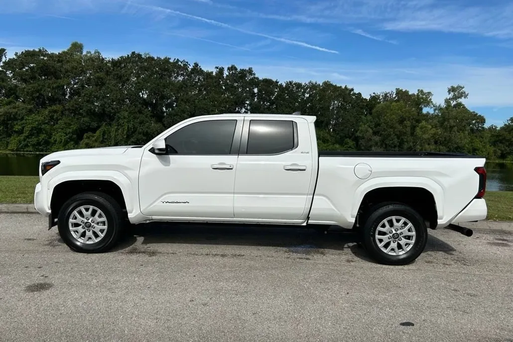 2024 Toyota Tacoma SR5 photo 1