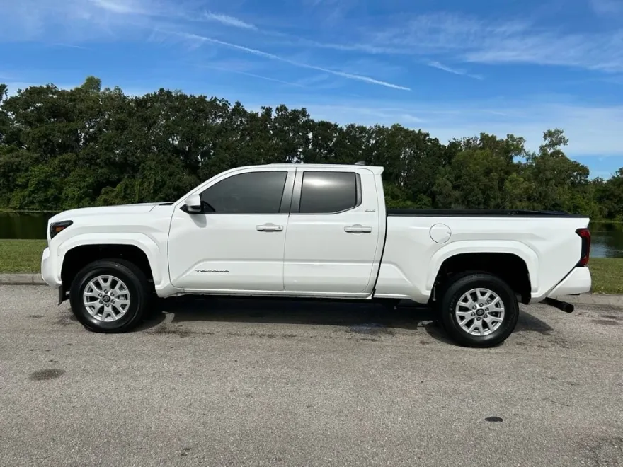 2024 Toyota Tacoma SR5 photo 1