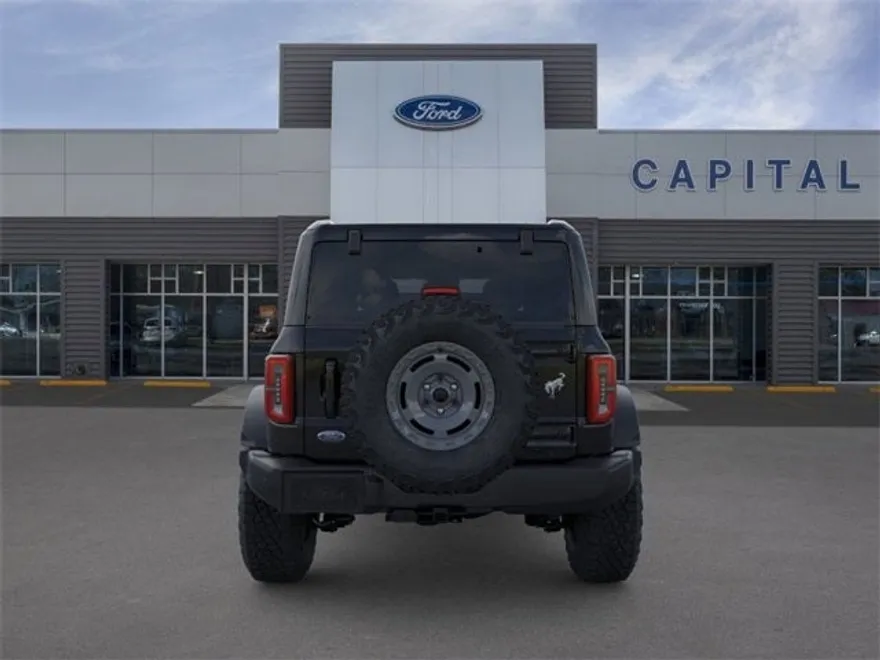 2025 Ford Bronco Outer Banks photo 1
