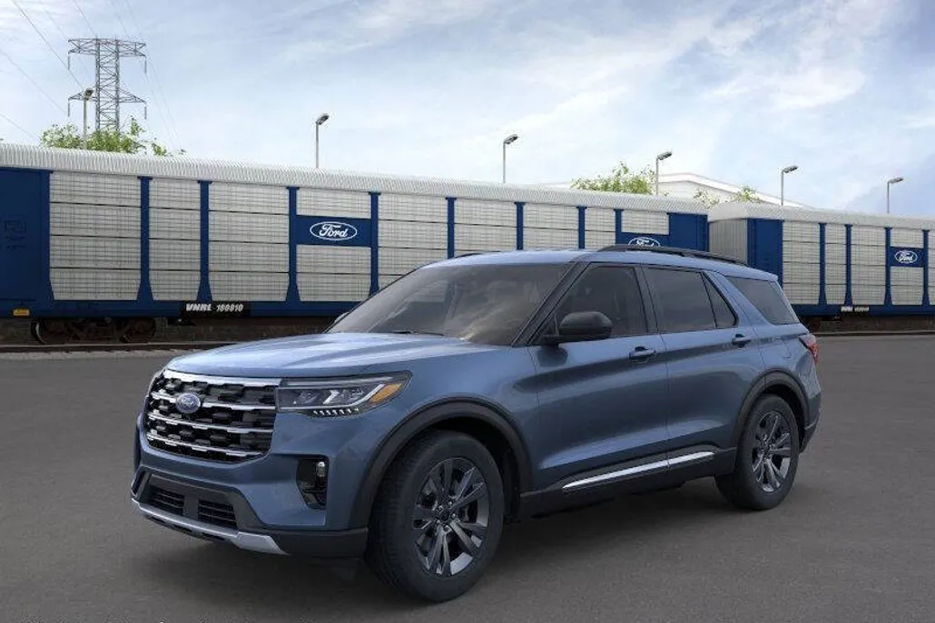 2025 Ford Explorer photo 1
