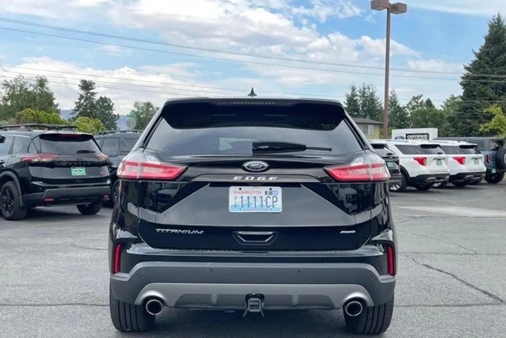 2024 Ford Edge Titanium photo 1