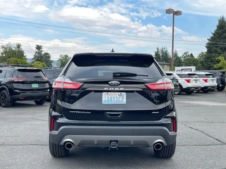 2024 Ford Edge Titanium photo 1