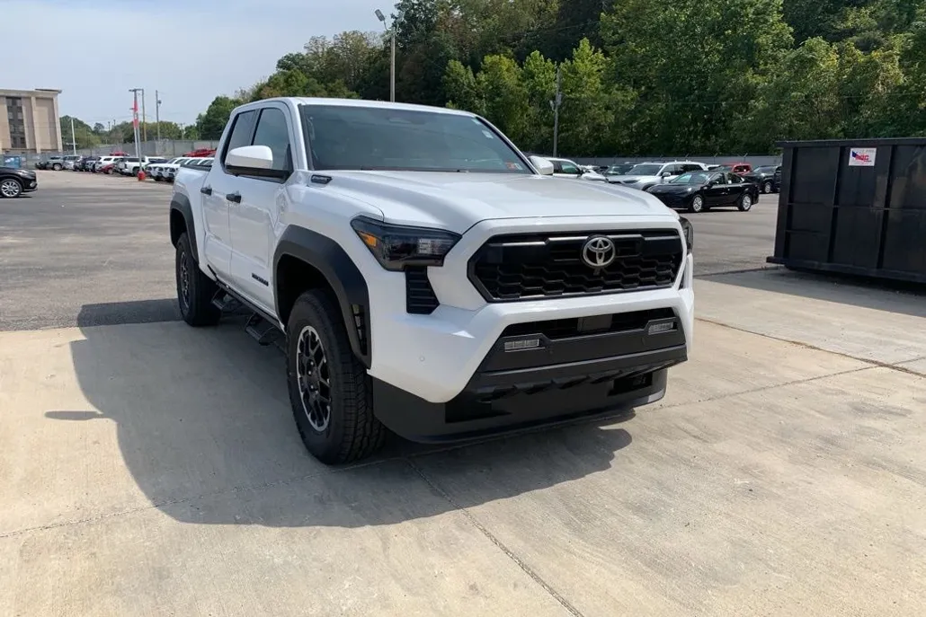 2025 Toyota Tacoma TRD Off-Road 4x4 Double Cab photo 1