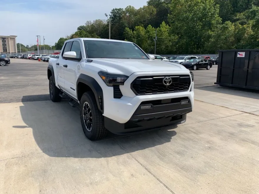 2025 Toyota Tacoma TRD Off-Road 4x4 Double Cab photo 1